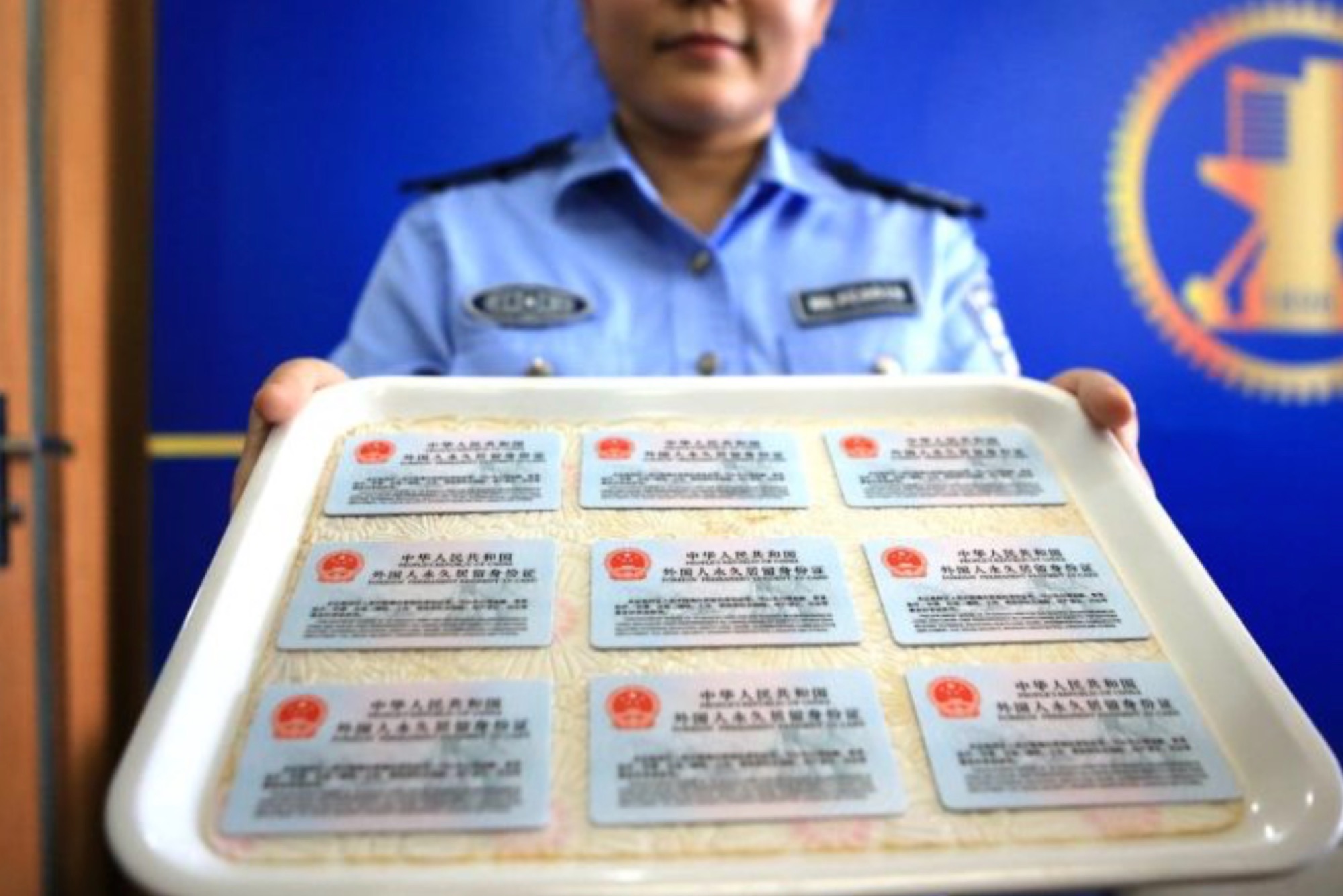 中国绿卡政策重大变化！入籍新加坡后，还能申请吗？