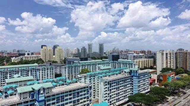 要赚多少钱才能在新加坡买房？组屋、EC、私人公寓、洋房最近价格中位数告诉你~