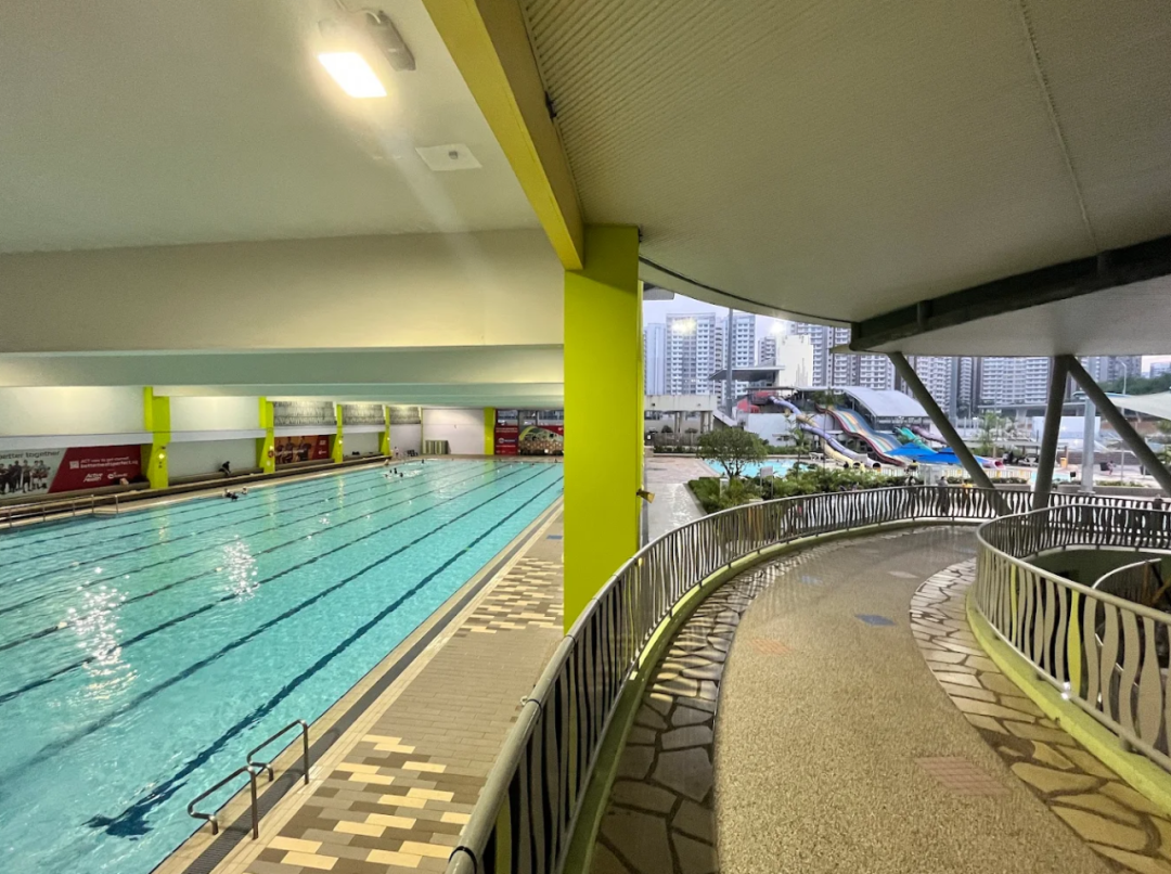 新加坡Sengkang体育中心的水上滑梯太爽了！成人只需要1块5新币