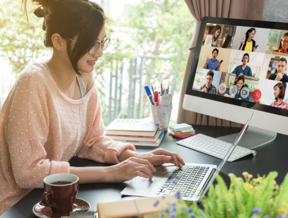 又是AI！新加坡这家银行裁员80人！“我在新加坡投了130份简历，根本没有回音”