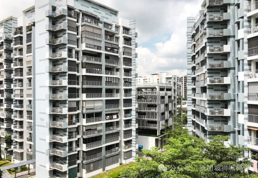 新加坡“郊区”两套三房式组屋，刚刚卖出惊人高价！