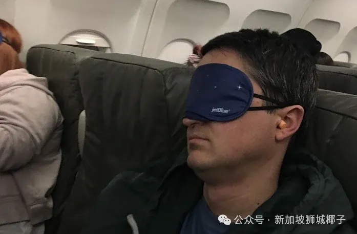 别浪费机票钱!新加坡空姐不会主动给的7样免费物品,大胆开口要~