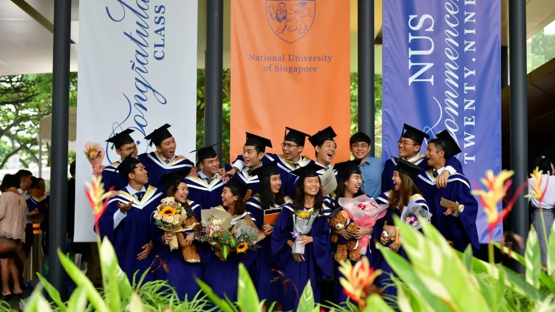 最新报告出炉！新加坡毕业生就业率大降！这些行业最吃香，薪水最高~
