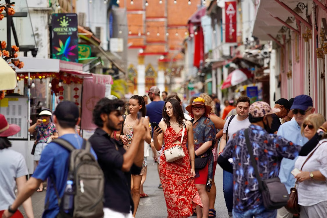 刚刚,新加坡人取代中国内地,成为香港商业地产最大买家!