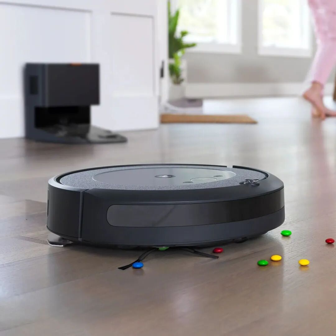 Roomba Combo® i5 | 2-in-1 Robot Vacuum & Mop